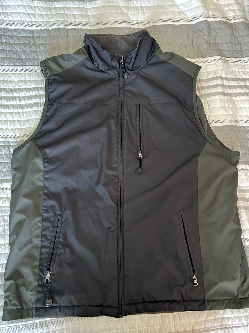 Izod Men's Two-Tone Reversible Black & Grey Performance Vest